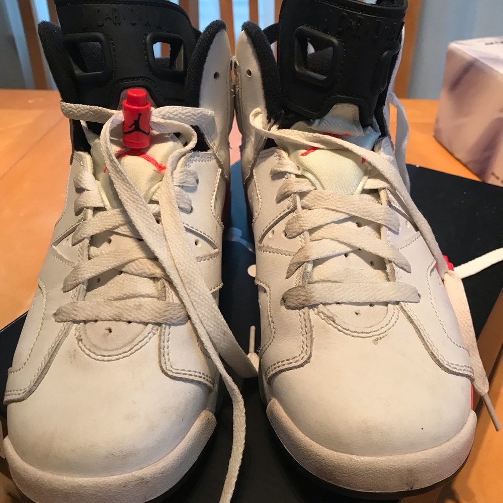 Youth size 5 Nike air Jordan 6 retro